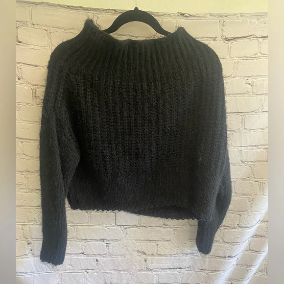 Women’s Miracle USA Black‎ Fall Wide Neck Cropped Fuzzy Knit Sweater Size M/L - Picture 6 of 8